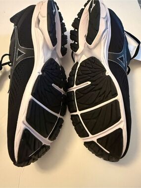 Mizuno Black and White Athletic Running Shoes